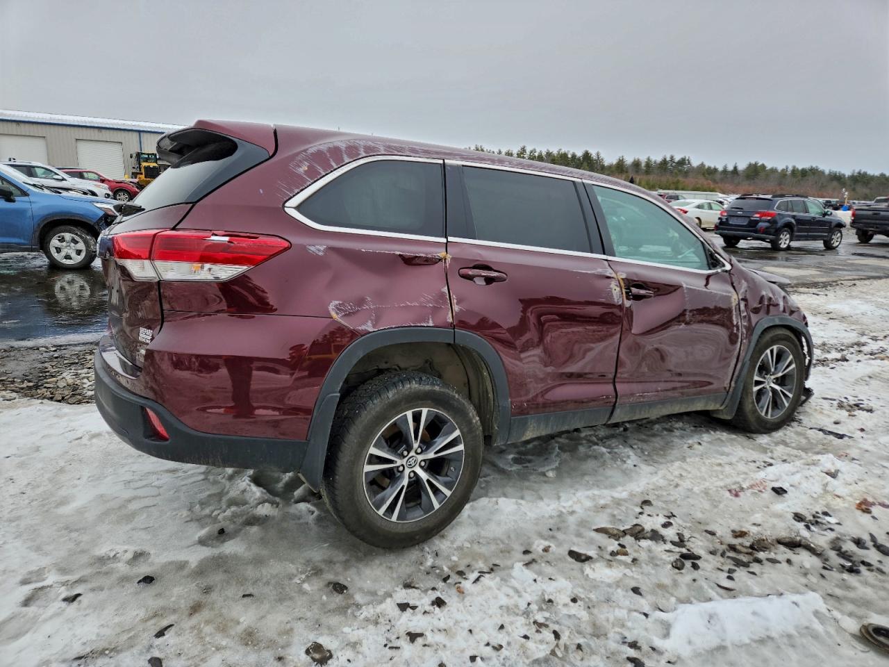 2019 TOYOTA HIGHLANDER LE photo 3
