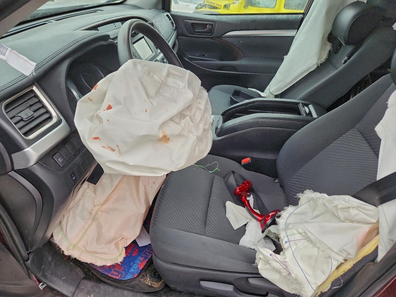 2019 TOYOTA HIGHLANDER LE photo 7