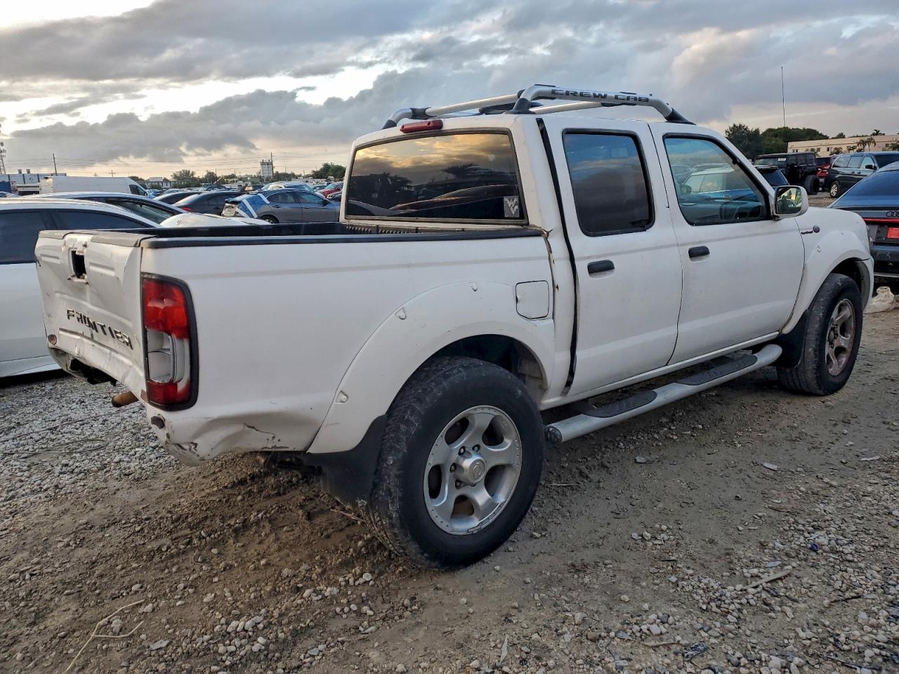 2001 NISSAN FRONTIER CREW CAB SC photo 3