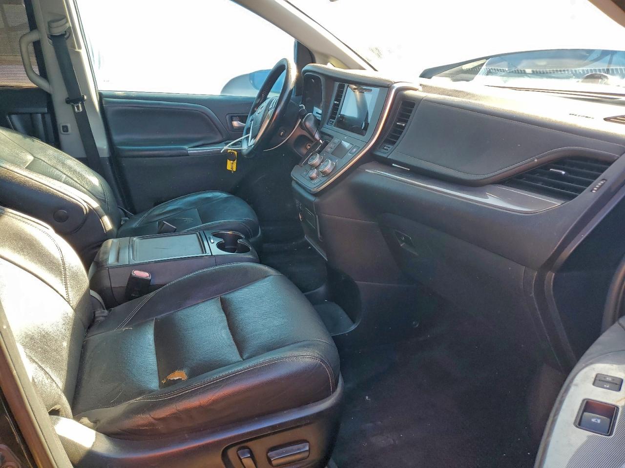 2015 TOYOTA SIENNA SPORT photo 7