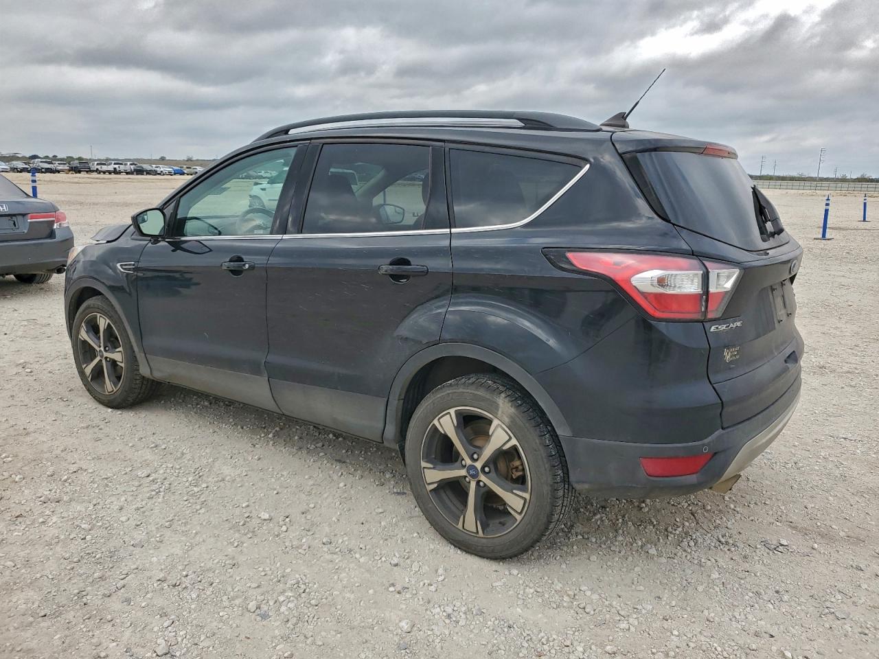 2018 FORD ESCAPE SEL photo 2