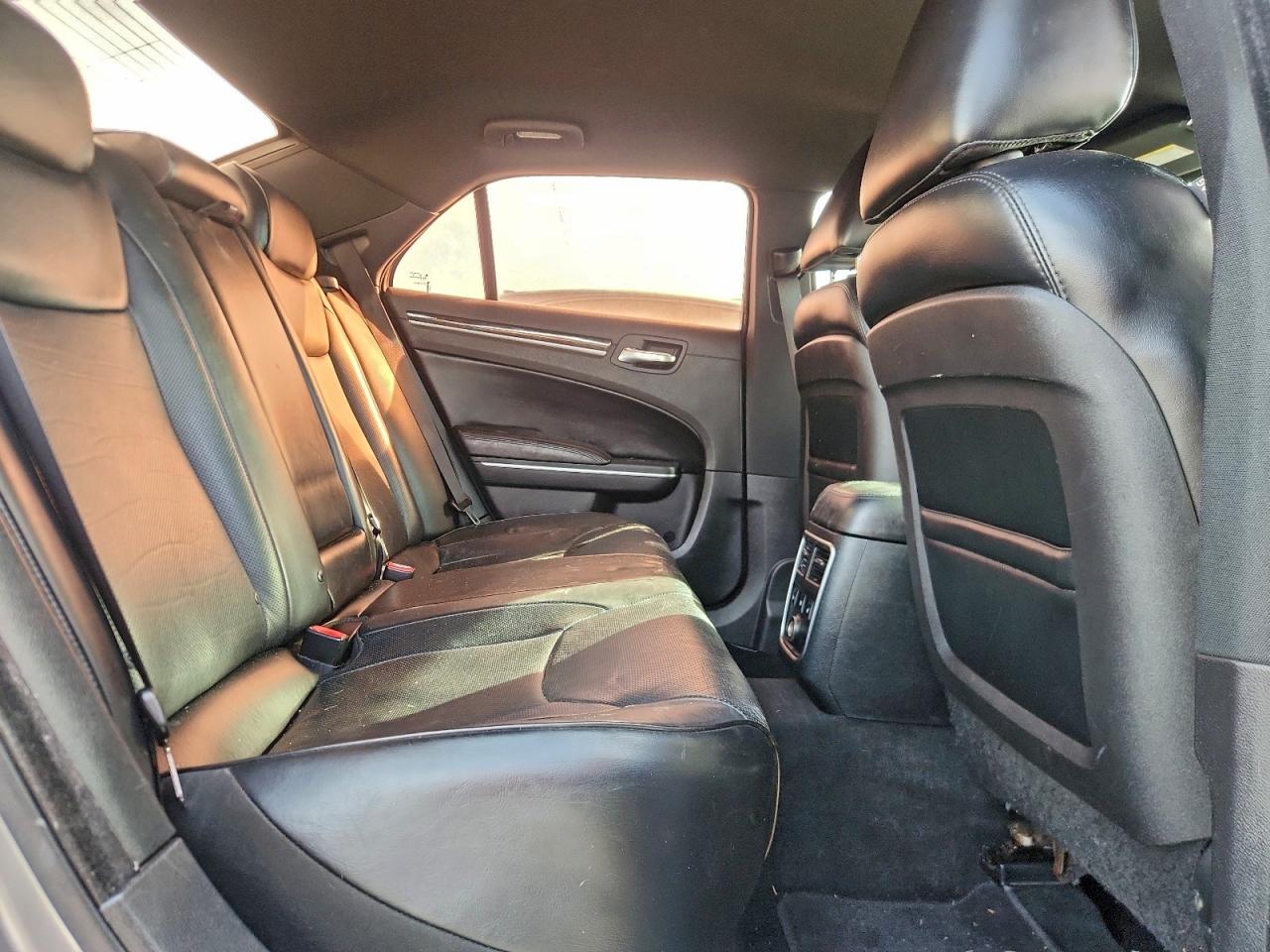 2013 CHRYSLER 300C photo 10
