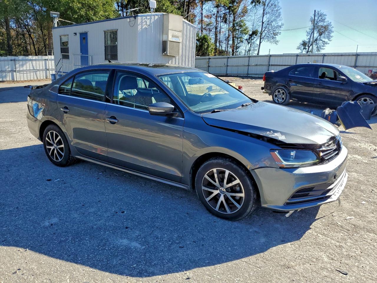 2017 VOLKSWAGEN JETTA SE photo 4