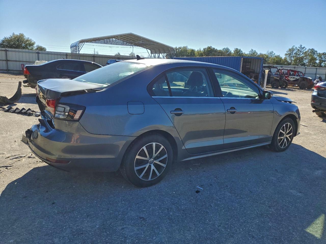 2017 VOLKSWAGEN JETTA SE photo 3