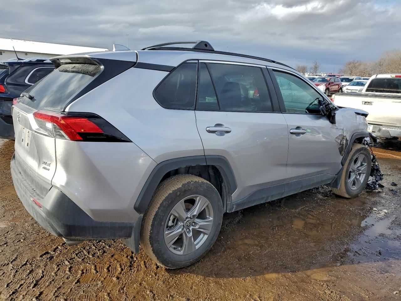 2024 TOYOTA RAV4 XLE photo 3