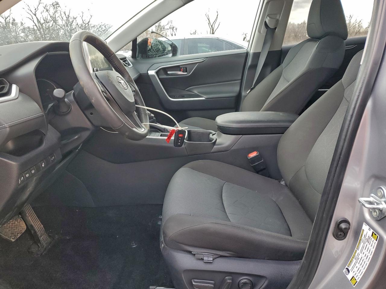 2024 TOYOTA RAV4 XLE photo 7