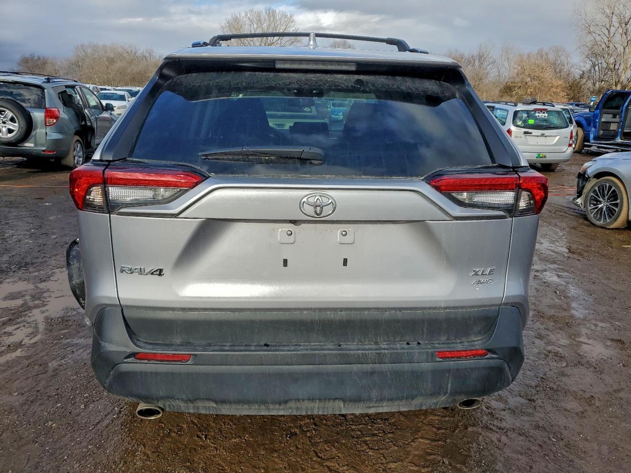 2024 TOYOTA RAV4 XLE photo 6