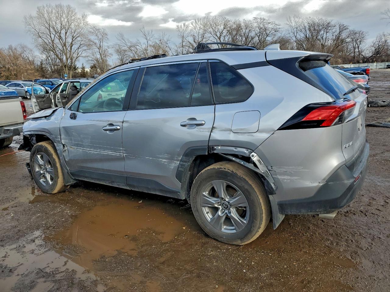 2024 TOYOTA RAV4 XLE photo 2