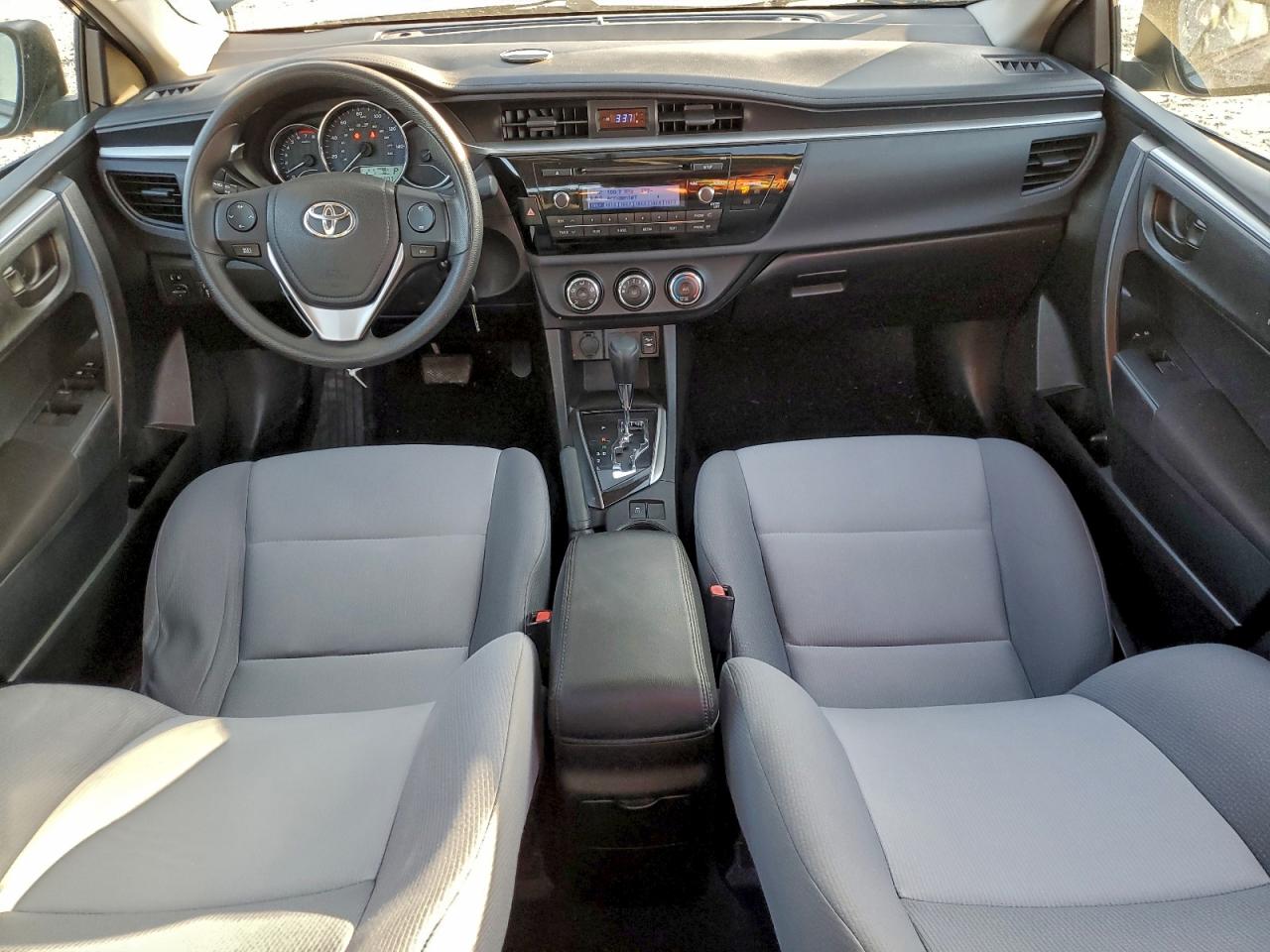 2015 TOYOTA COROLLA L photo 15