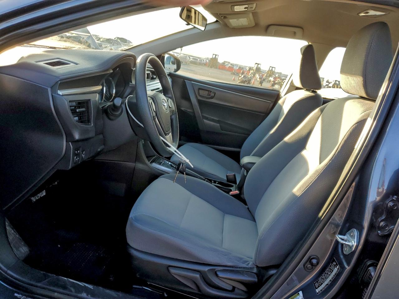 2015 TOYOTA COROLLA L photo 13