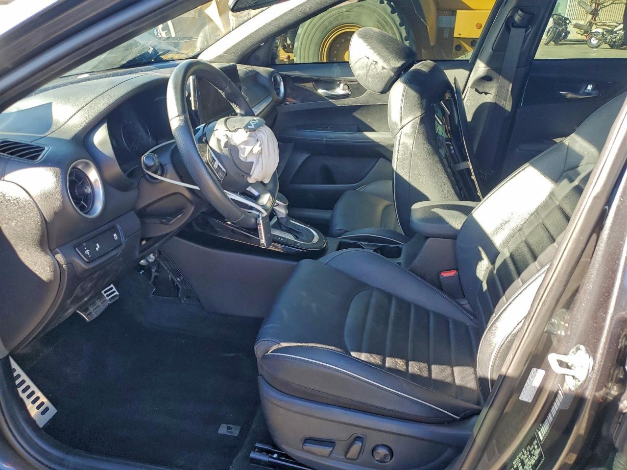 2023 KIA FORTE GT LINE photo 7