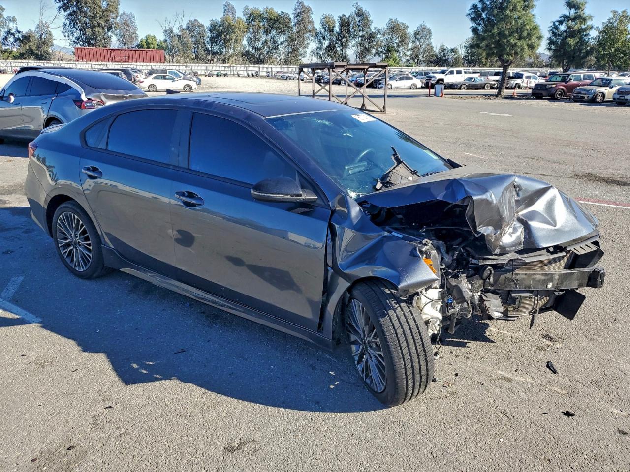 2023 KIA FORTE GT LINE photo 4