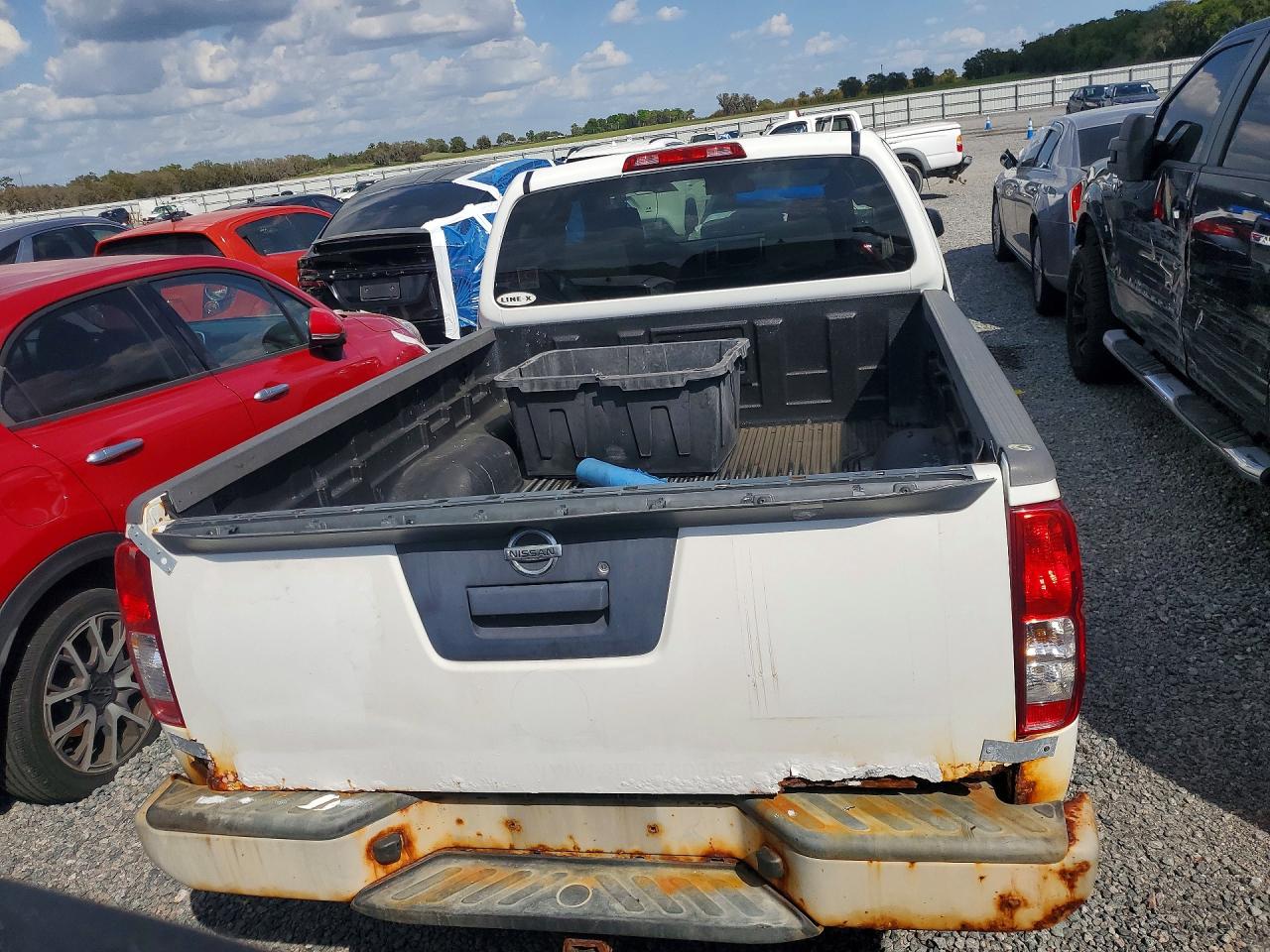 2018 NISSAN FRONTIER S photo 6