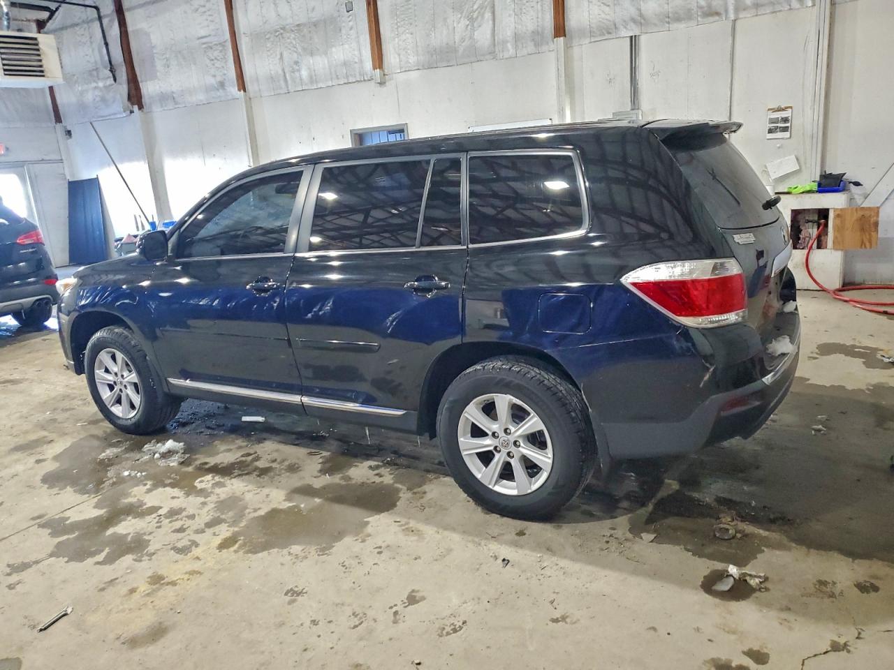 2013 TOYOTA HIGHLANDER BASE photo 3