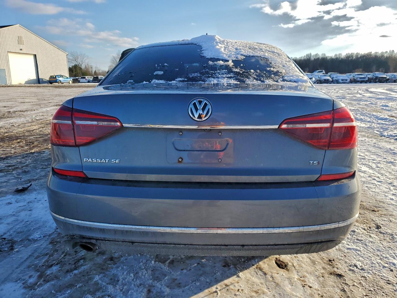 2017 VOLKSWAGEN PASSAT SE photo 11