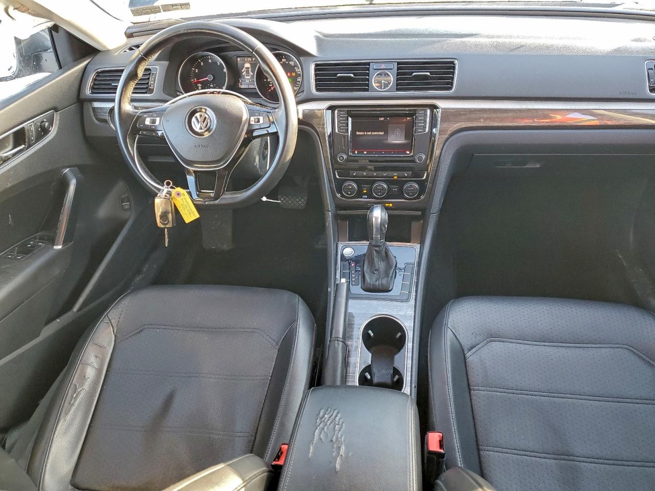 2017 VOLKSWAGEN PASSAT SE photo 15