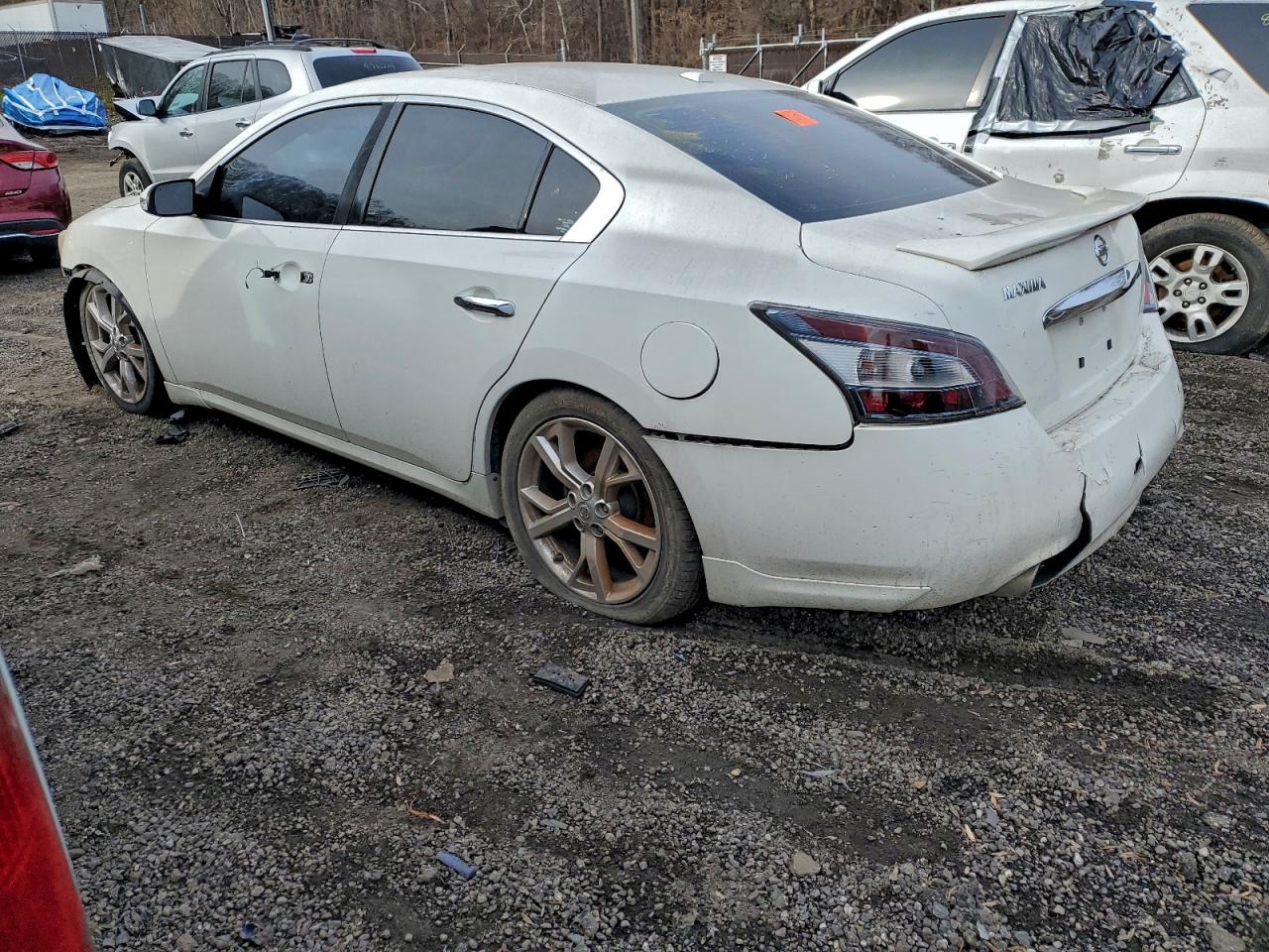 2011 NISSAN MAXIMA S photo 2