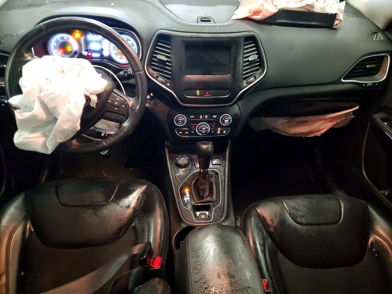 2019 JEEP CHEROKEE LATITUDE PLUS photo 8