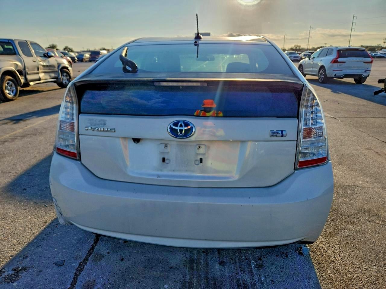 2011 TOYOTA PRIUS photo 6