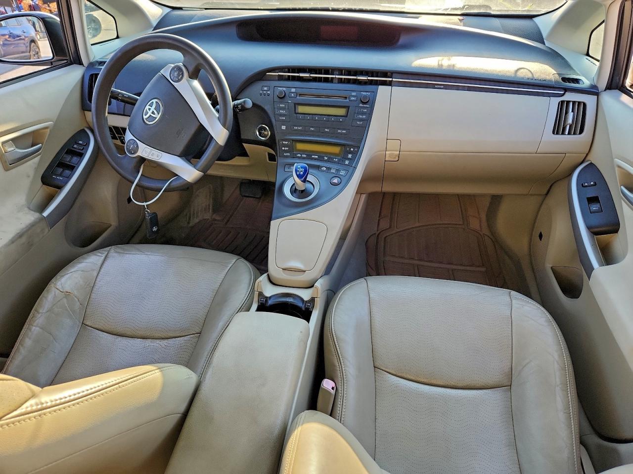 2011 TOYOTA PRIUS photo 8