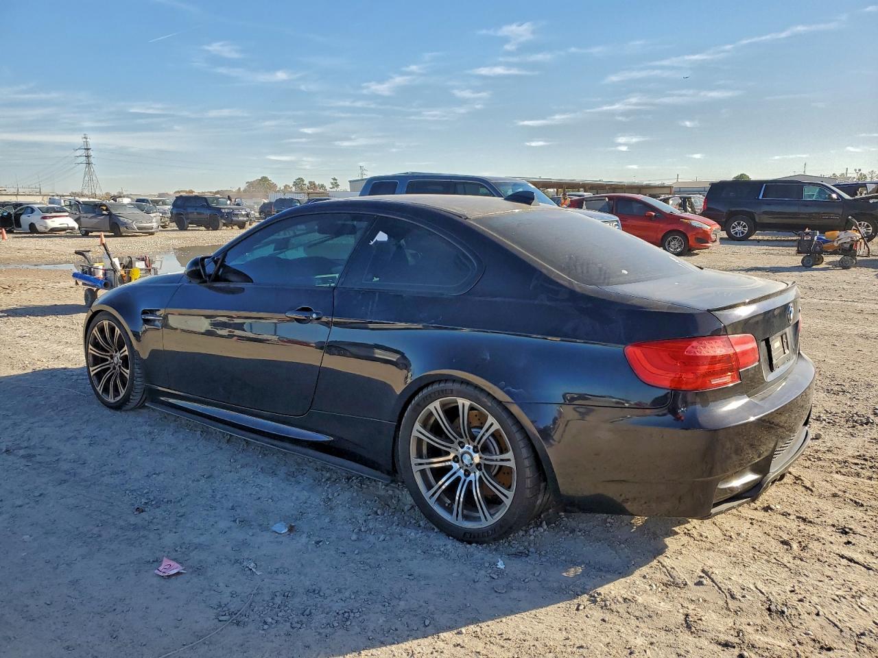 2011 BMW M3 photo 2