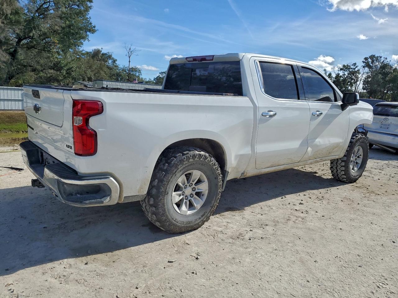 2023 CHEVROLET SILVERADO K1500 LTZ photo 3