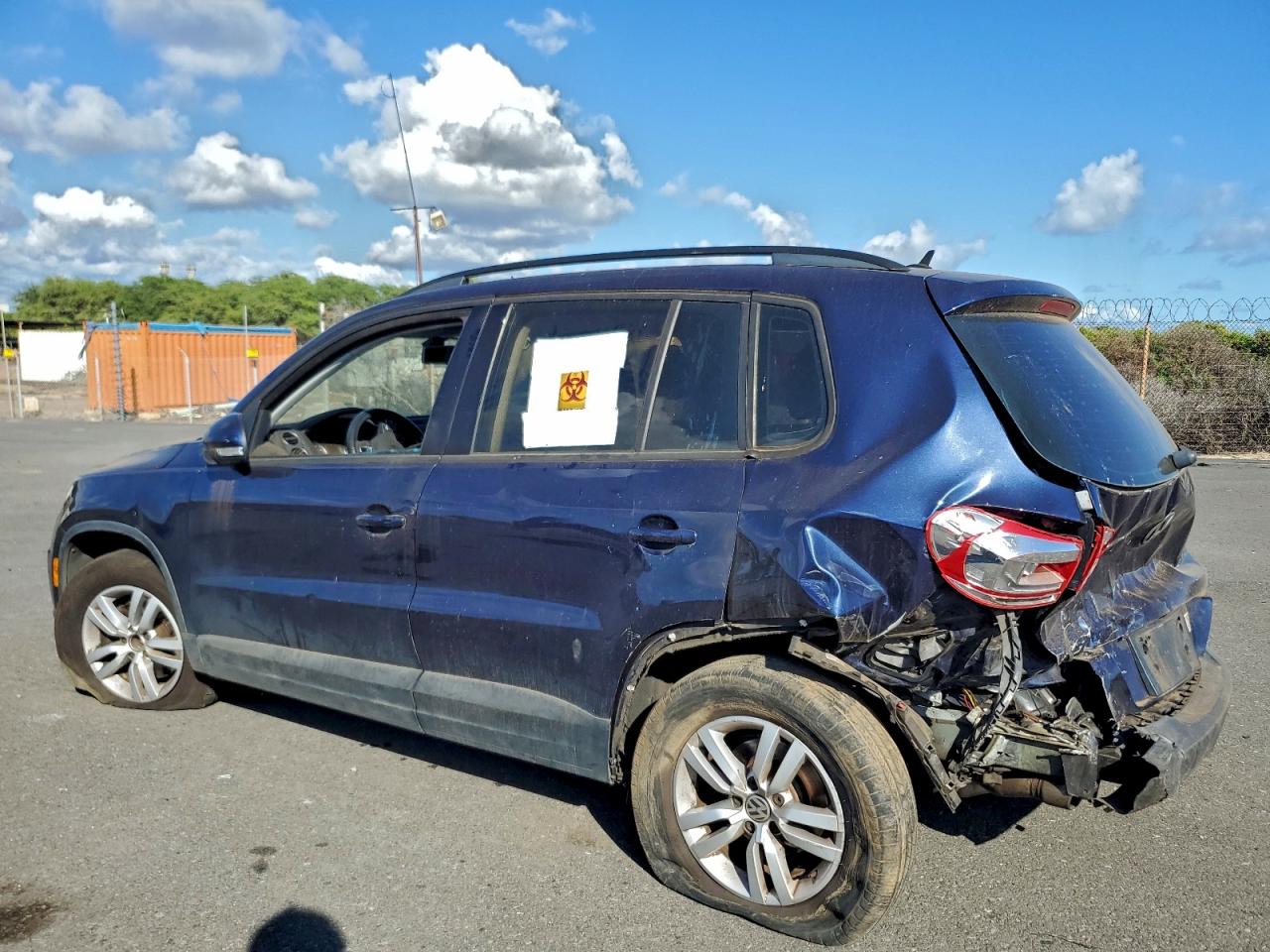 2016 VOLKSWAGEN TIGUAN photo 2