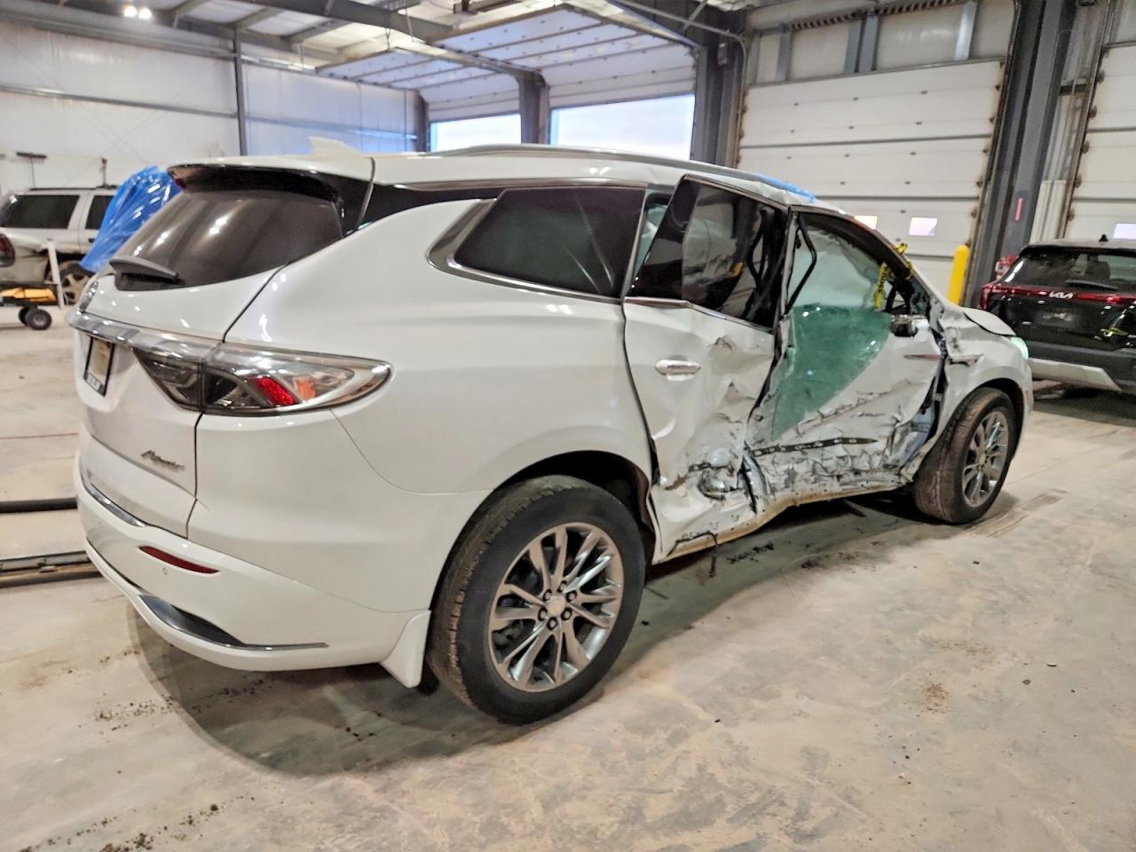 2022 BUICK ENCLAVE AVENIR photo 3