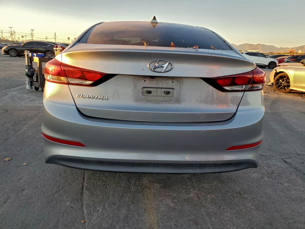 2017 HYUNDAI ELANTRA SE photo 6