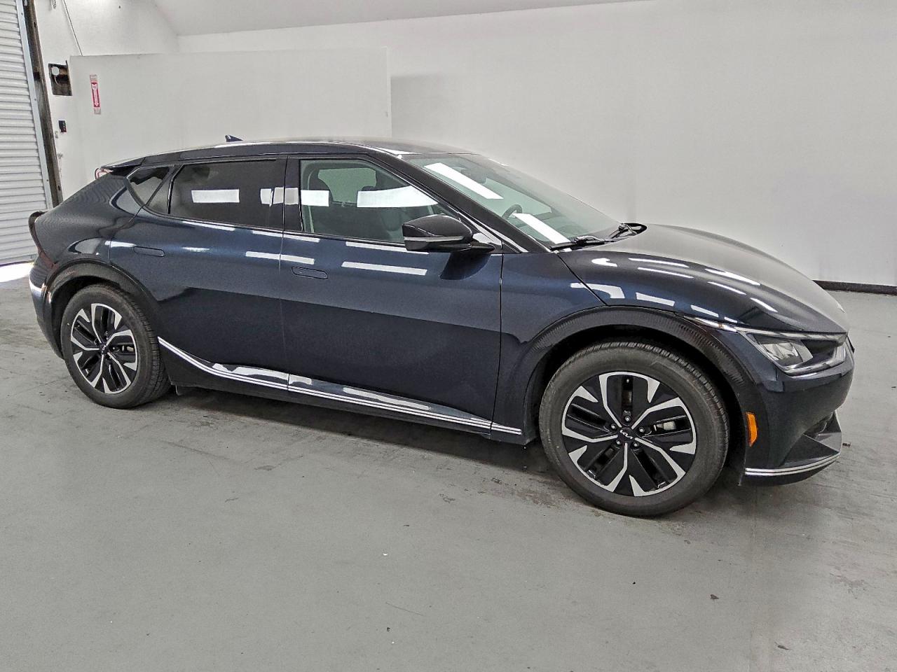 2023 KIA EV6 LIGHT photo 4