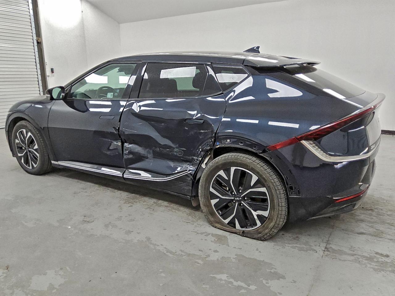 2023 KIA EV6 LIGHT photo 2