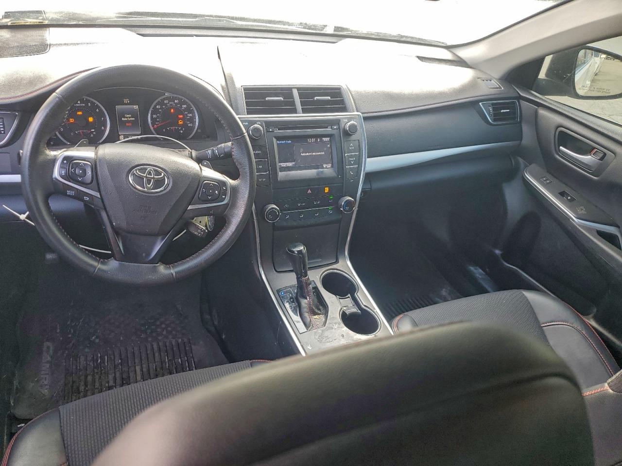 2017 TOYOTA CAMRY LE photo 8