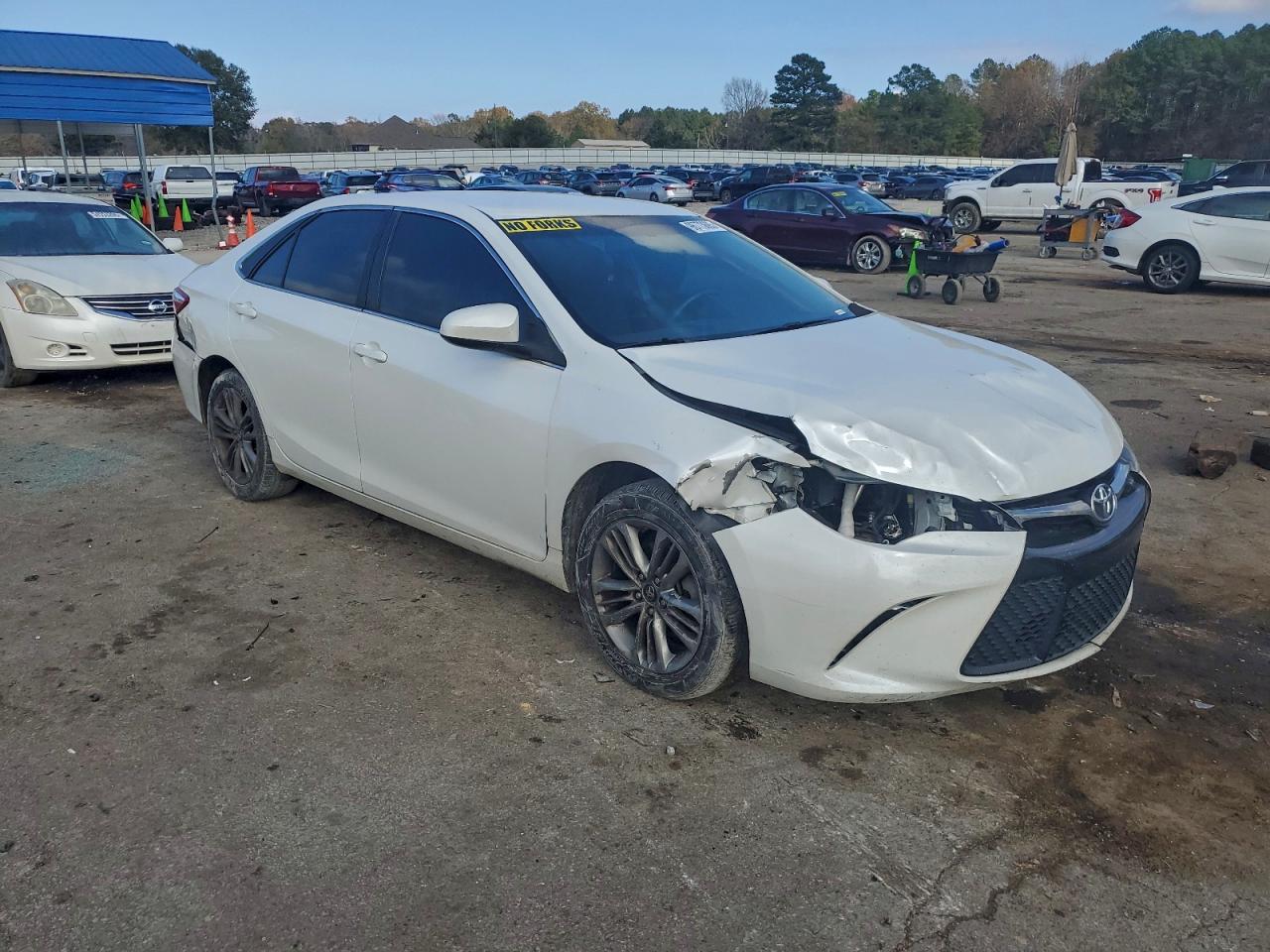 2017 TOYOTA CAMRY LE photo 4