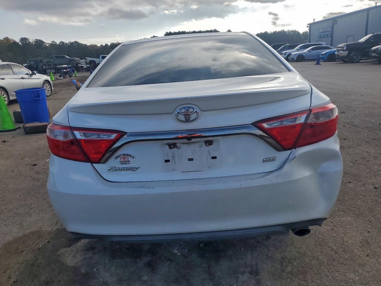 2017 TOYOTA CAMRY LE photo 6