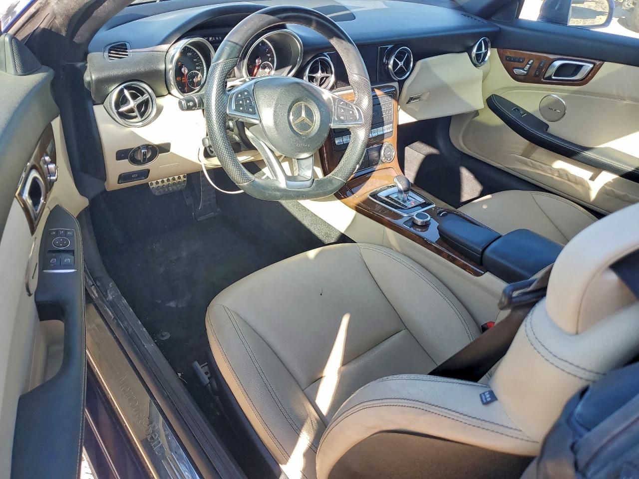 2017 MERCEDES-BENZ SLC 300 photo 8