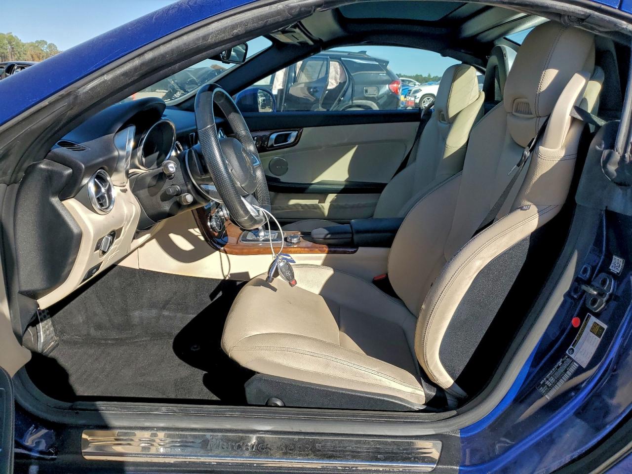 2017 MERCEDES-BENZ SLC 300 photo 7