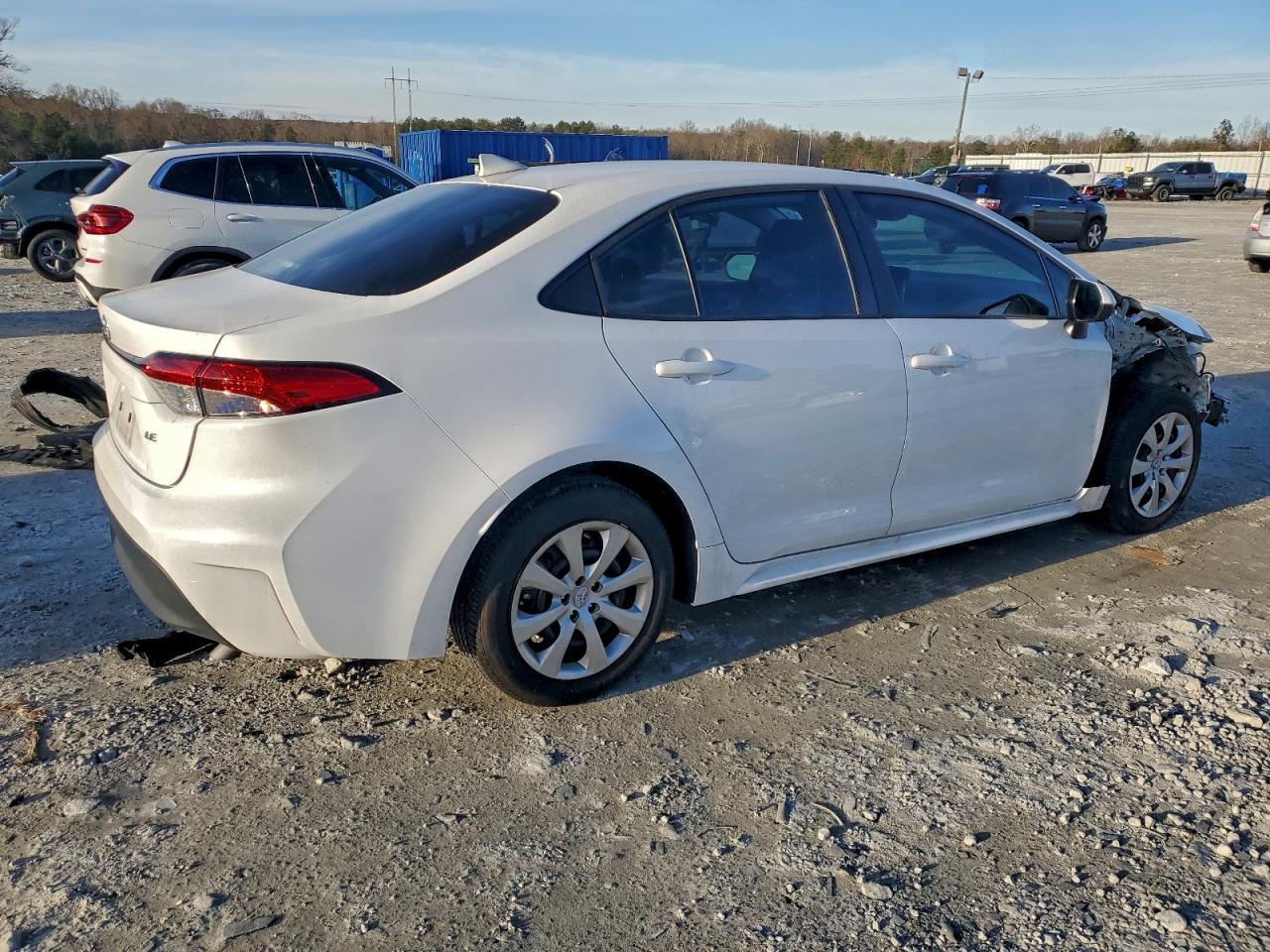2024 TOYOTA COROLLA LE photo 3