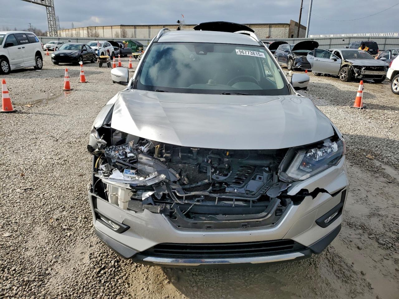 2019 NISSAN ROGUE S photo 5