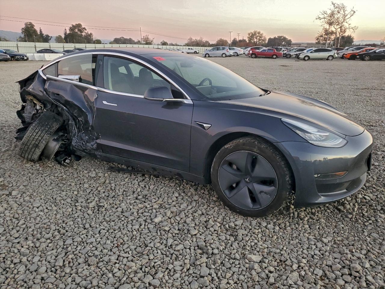 2018 TESLA MODEL 3 photo 4