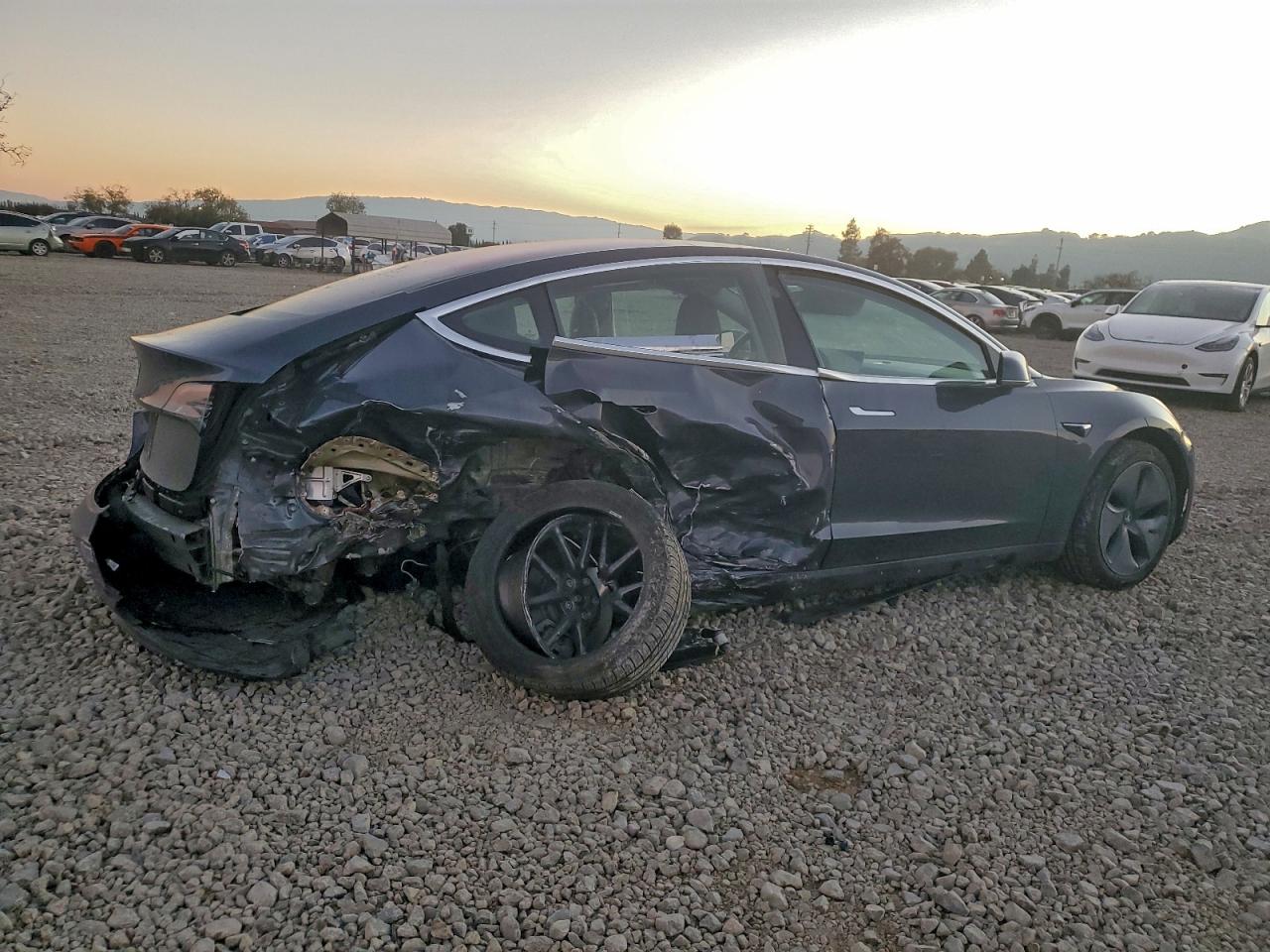2018 TESLA MODEL 3 photo 3