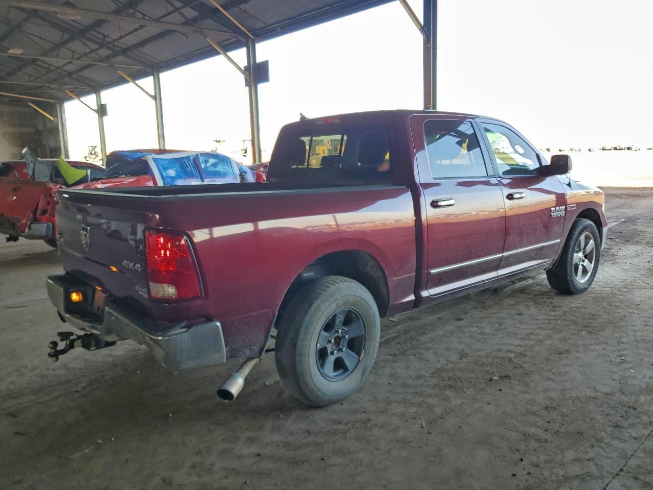 2016 RAM 1500 SLT photo 3