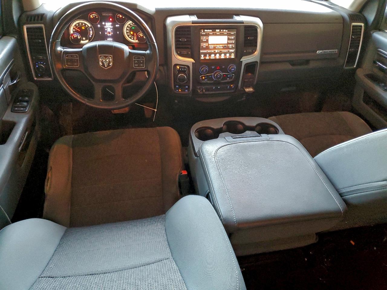 2016 RAM 1500 SLT photo 8