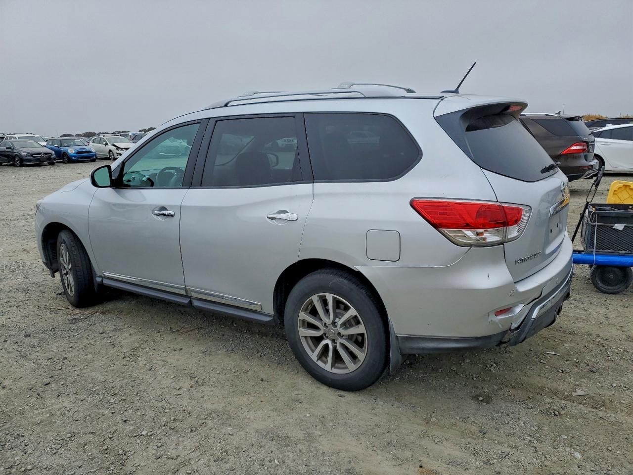 2013 NISSAN PATHFINDER S photo 2