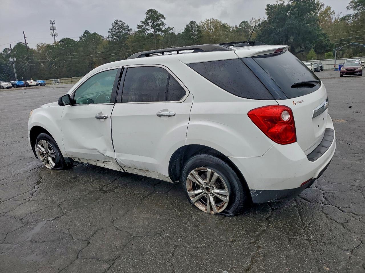 2015 CHEVROLET EQUINOX LT photo 2
