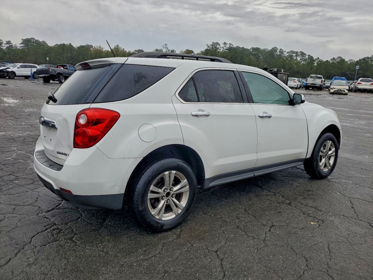 2015 CHEVROLET EQUINOX LT photo 3