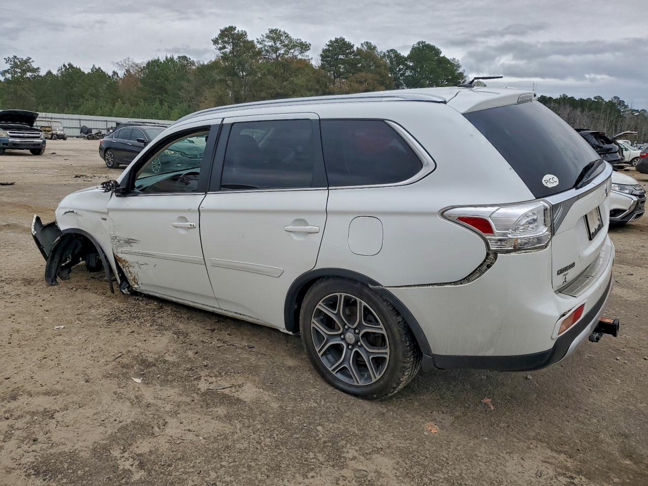 2015 MITSUBISHI OUTLANDER GT photo 2