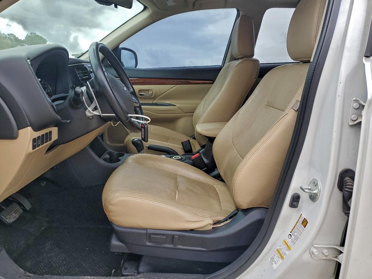 2015 MITSUBISHI OUTLANDER GT photo 7