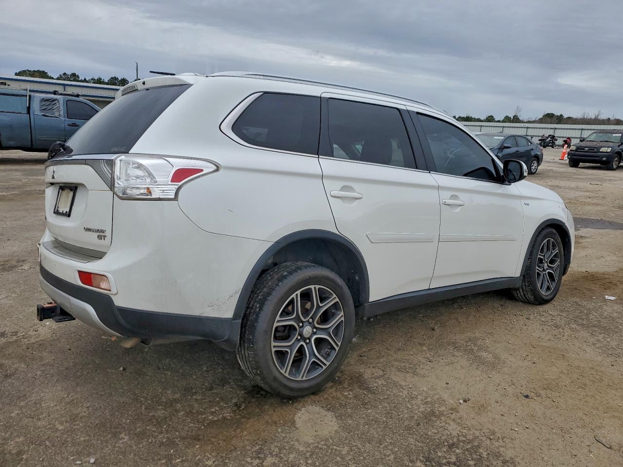 2015 MITSUBISHI OUTLANDER GT photo 3