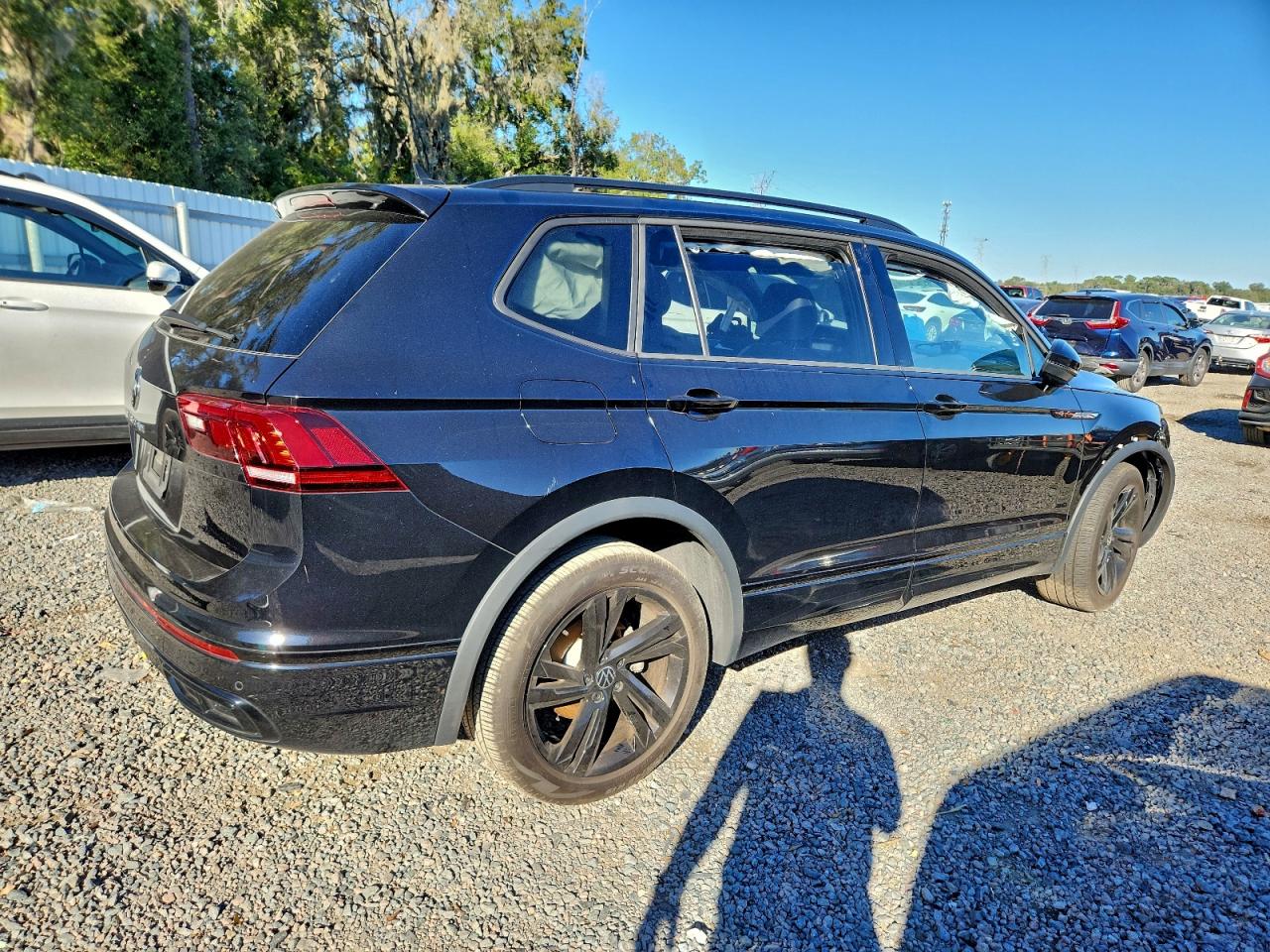 2024 VOLKSWAGEN TIGUAN SE R-LINE BLACK photo 3