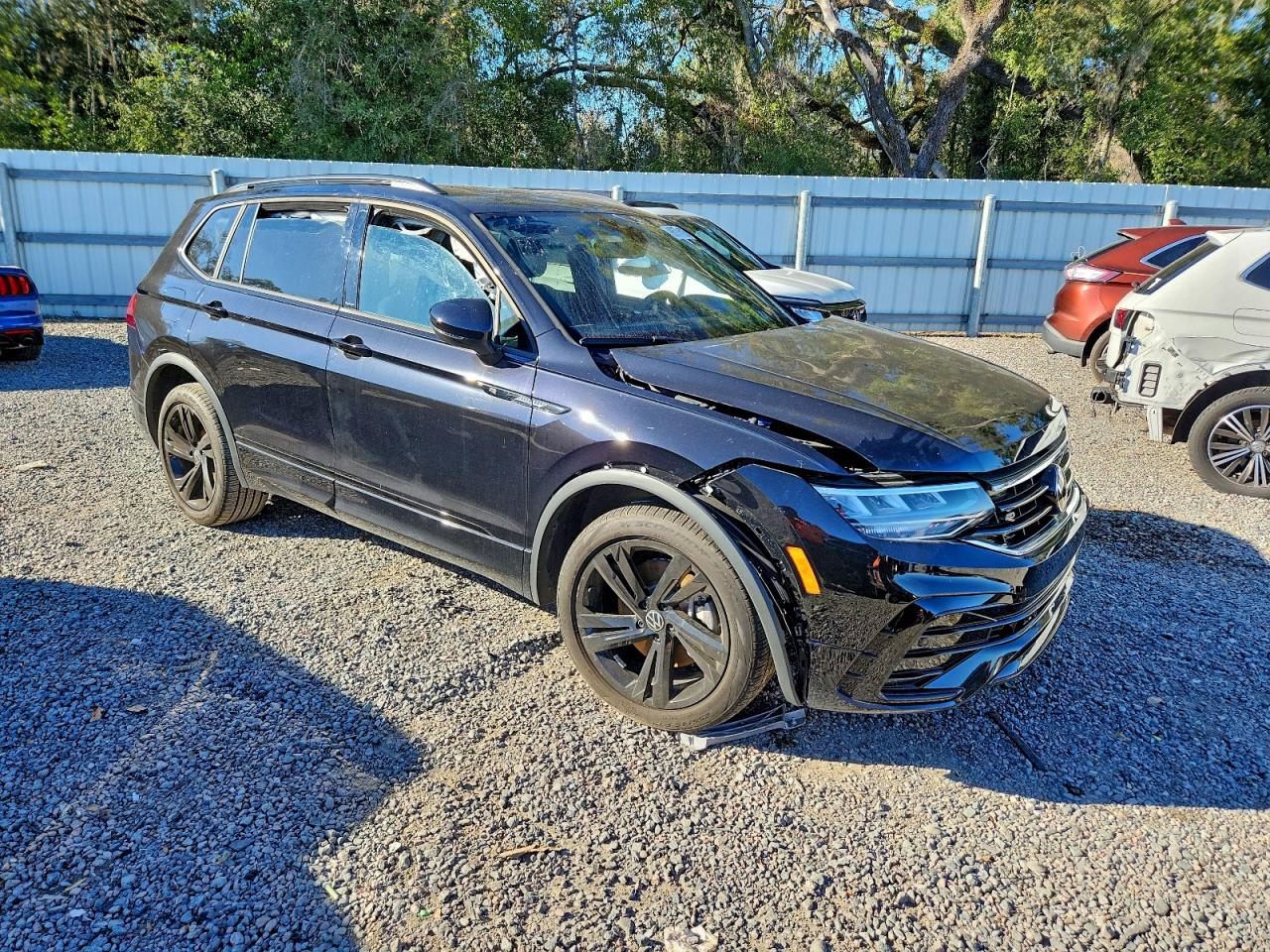 2024 VOLKSWAGEN TIGUAN SE R-LINE BLACK photo 4